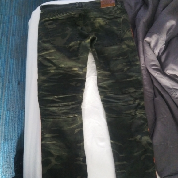 Jeans - Picture 1 of 3